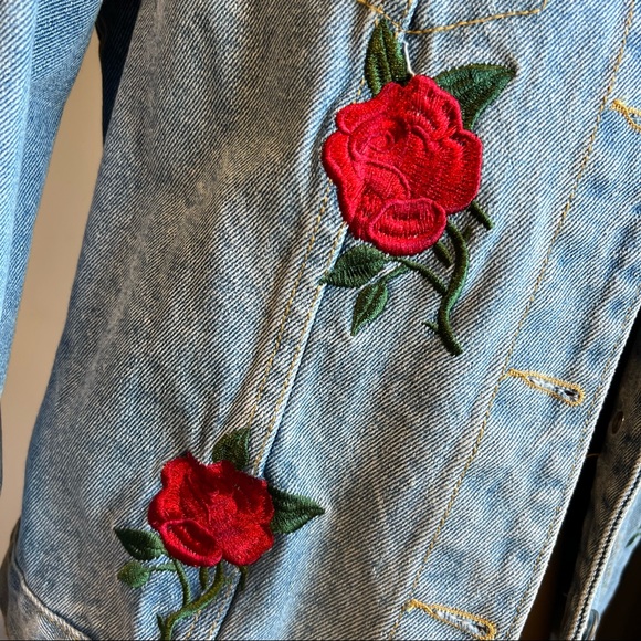 NWT 🌹 Roses embroidery blue denim jacked M - Picture 5 of 13